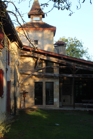 Die Atelierwohnung von der Einfahrt aus